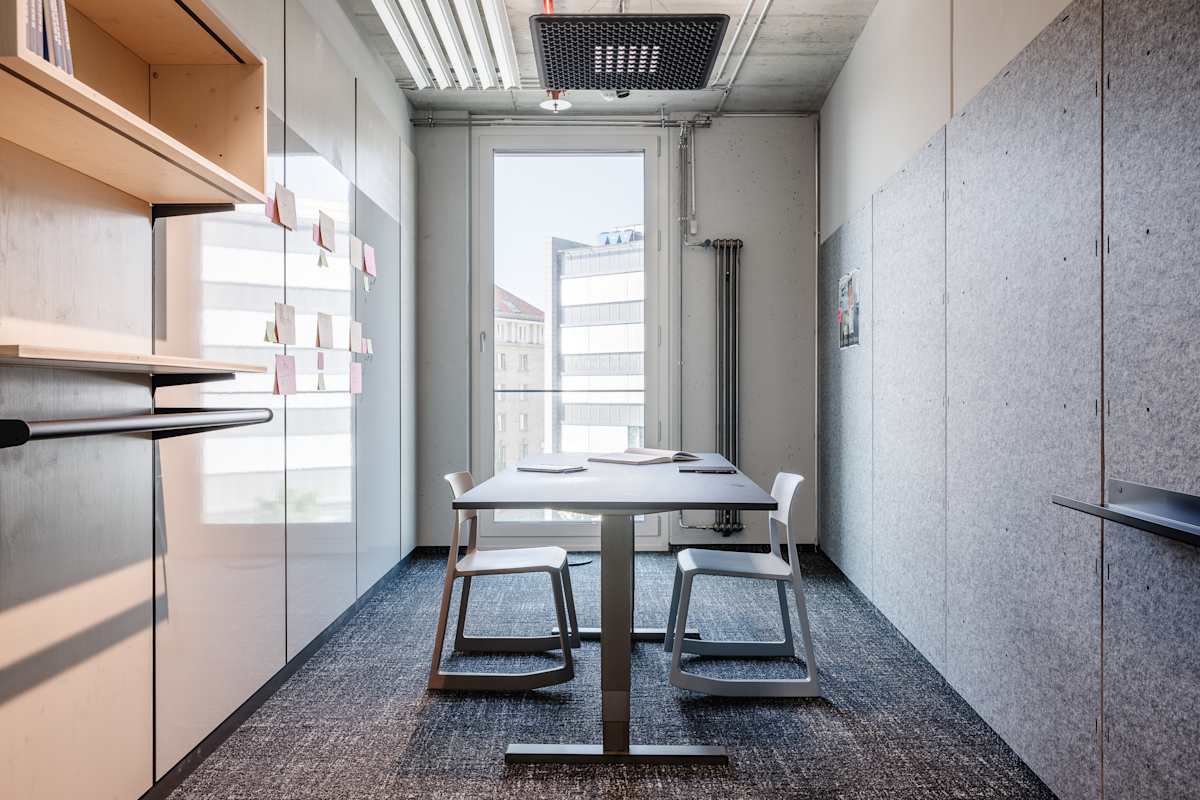 Design Offices Nürnberg Hauptbahnhof interior photo 4