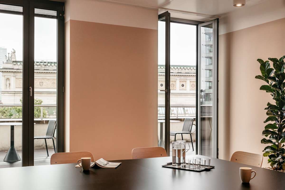 Signature Oper46 interior photo 6