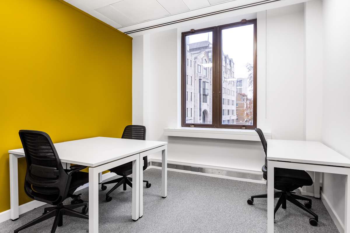 Signature by Regus - London Berkeley Square interior photo 4