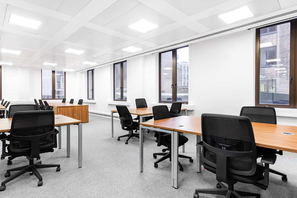 Signature by Regus - London Berkeley Square interior photo 6