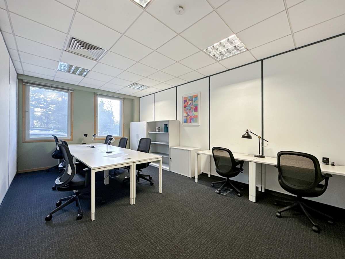 Regus - Heathrow, Bath Road interior photo 12