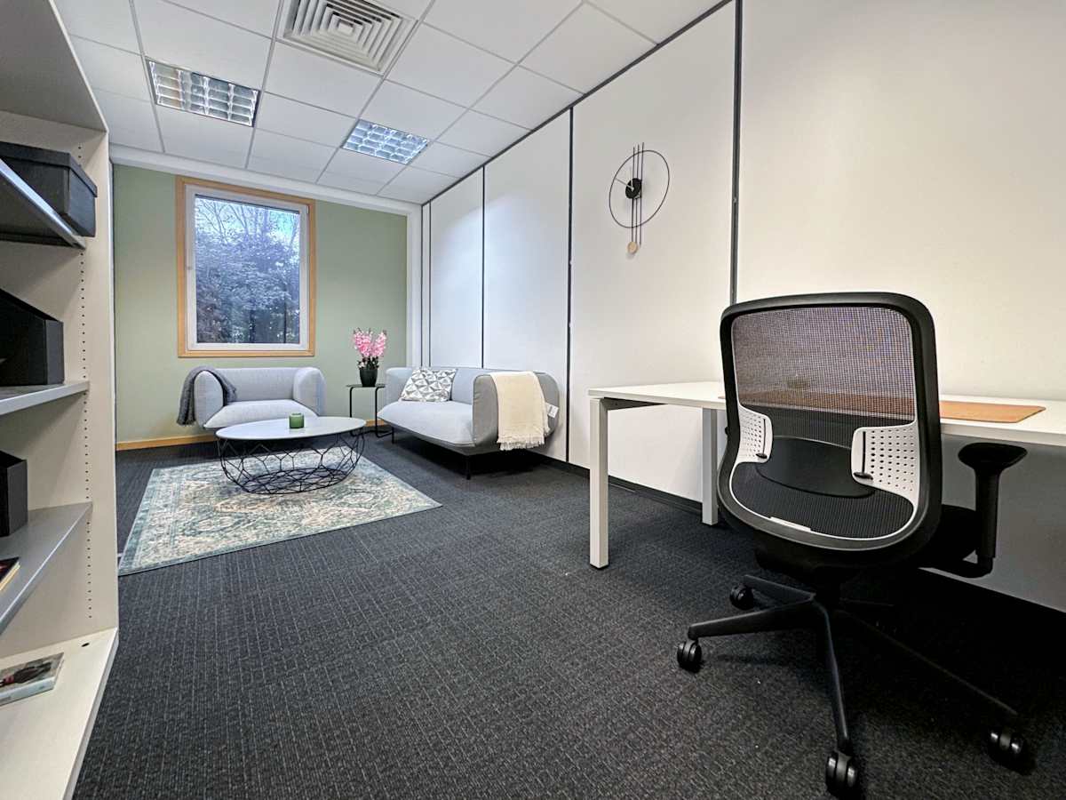 Regus - Heathrow, Bath Road interior photo 4