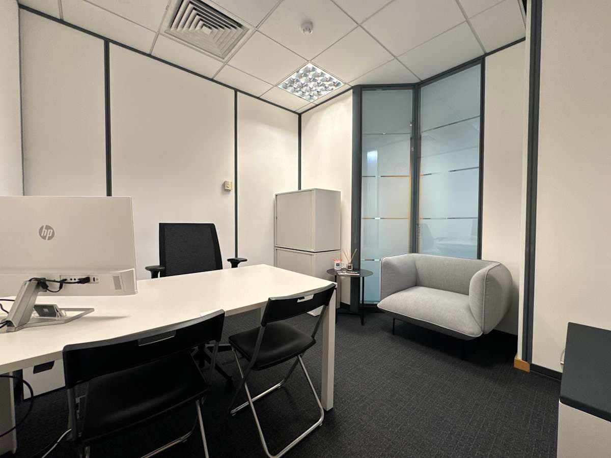 Regus - Heathrow, Bath Road interior photo 8