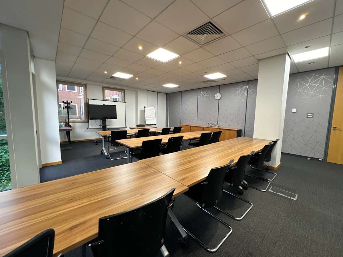 Regus - Heathrow, Bath Road interior photo 10