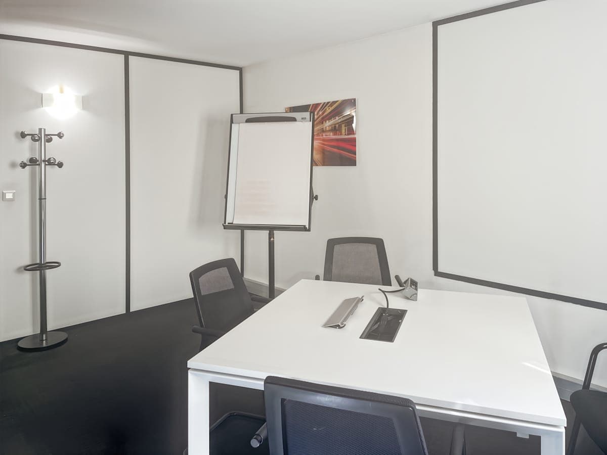 HQ Auteuil interior photo 3