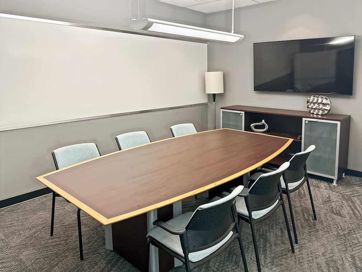 Regus 380 Wellington Street interior photo 3