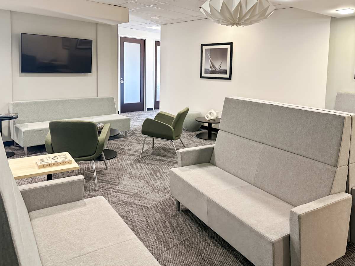 Regus 380 Wellington Street interior photo 5