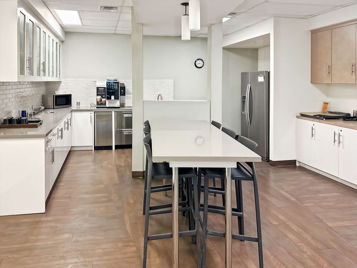 Regus 380 Wellington Street interior photo 6
