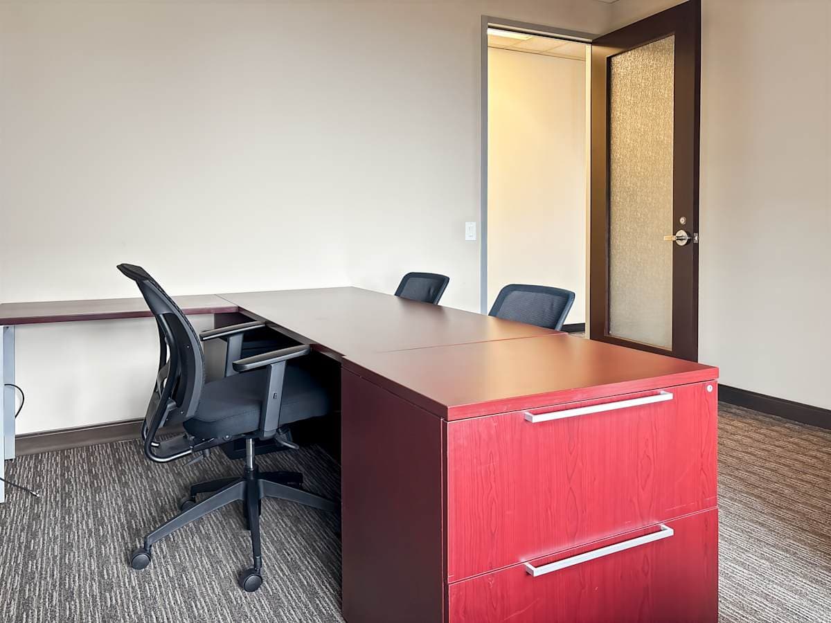 Regus 380 Wellington Street interior photo 7