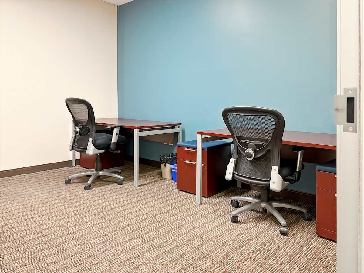 Regus 380 Wellington Street interior photo 8