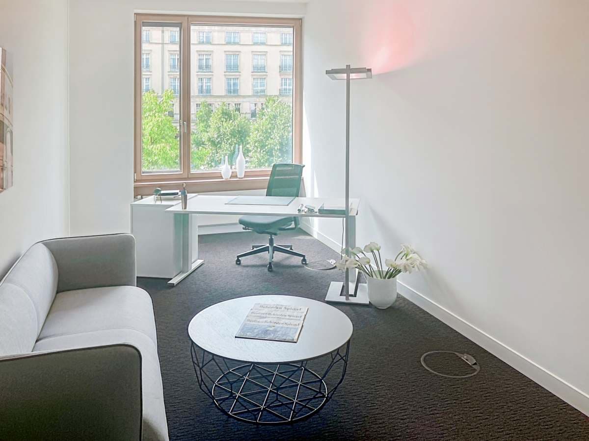 Regus Am Brandenburger Tor interior photo 4