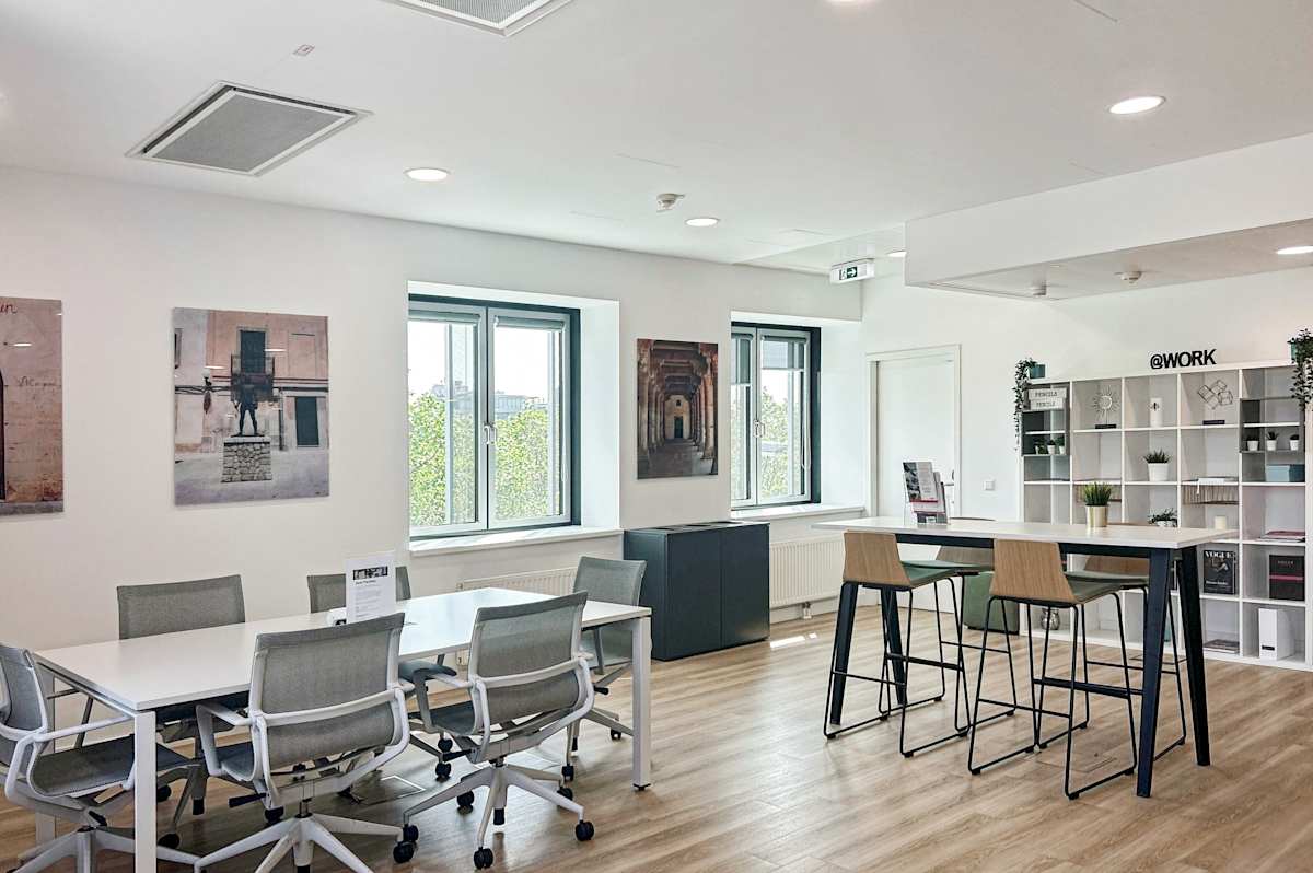Regus Westbahnhof interior photo 5