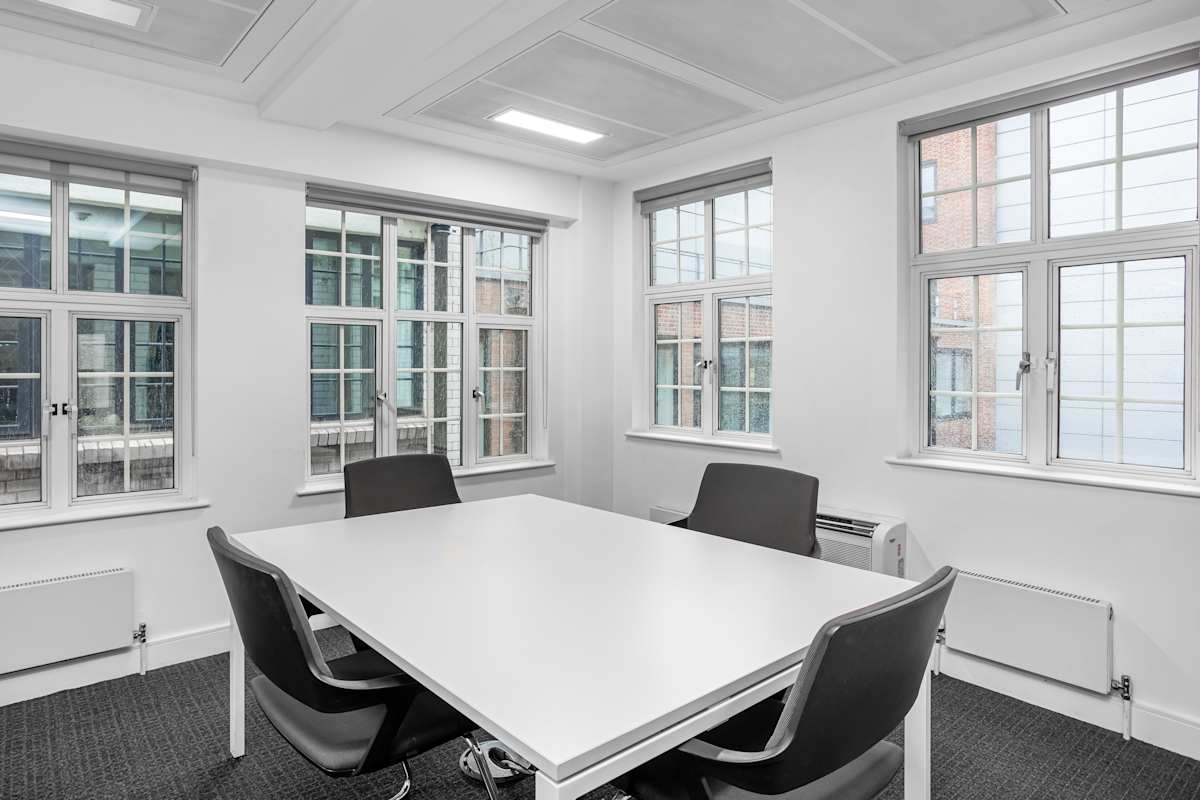 Regus - London, St James interior photo 8