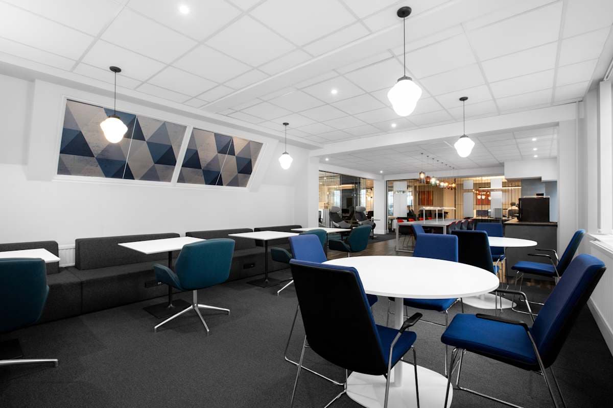 Regus - London, Victoria - Grosvenor Gardens interior photo 3