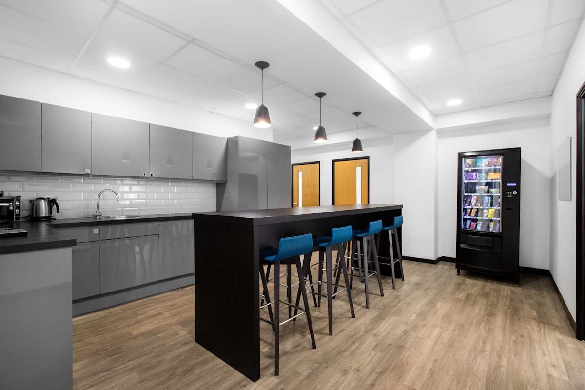 Regus - London, Victoria - Grosvenor Gardens interior photo 6