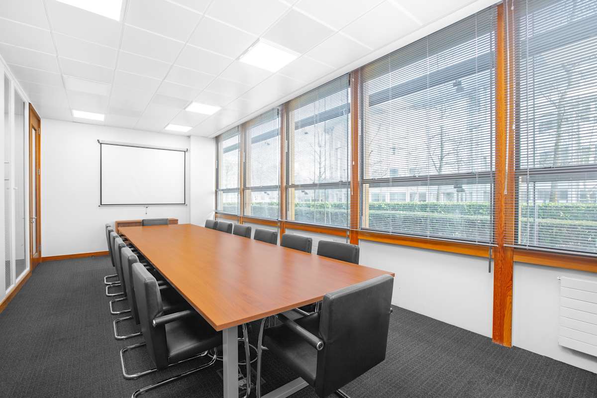 Regus - Heathrow, Stockley Park, The Square interior photo 3
