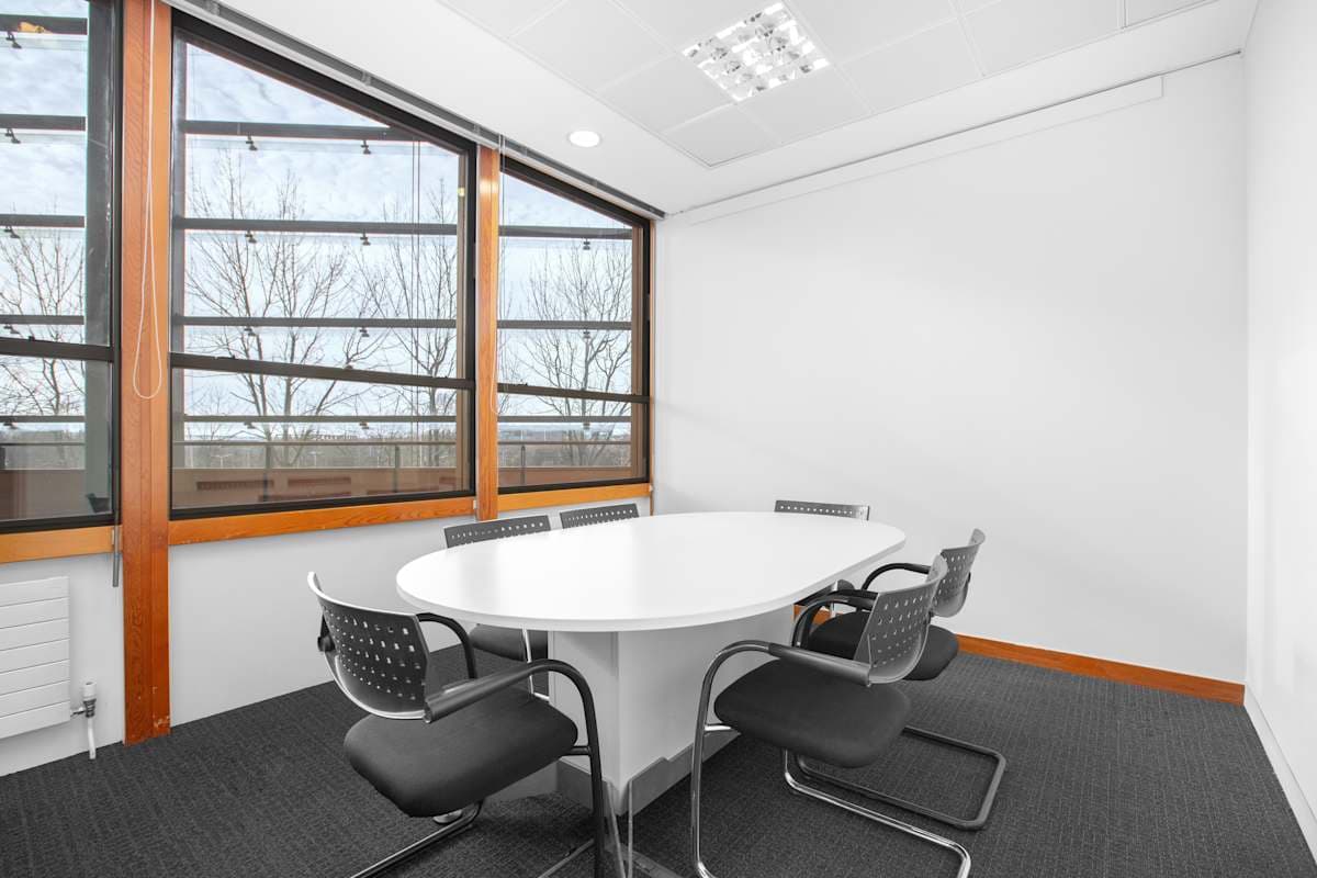 Regus - Heathrow, Stockley Park, The Square interior photo 7