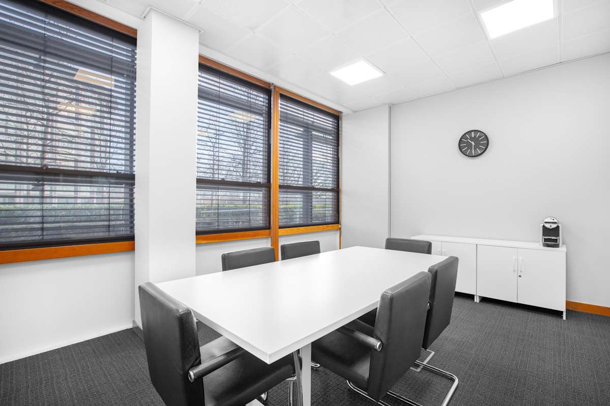 Regus - Heathrow, Stockley Park, The Square interior photo 8