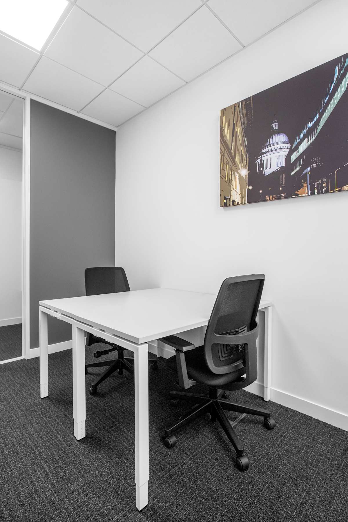Regus - London, Euston - Woburn Place interior photo 4