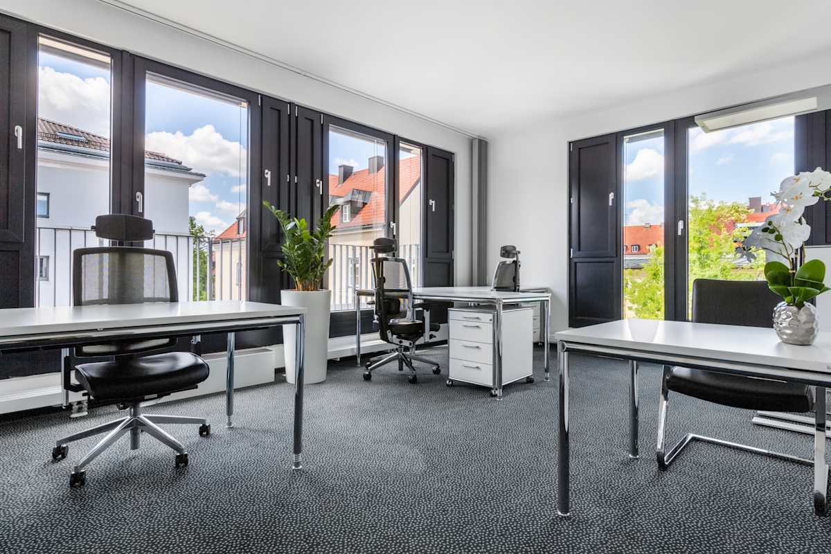 Regus München Leopoldstraße interior photo 4