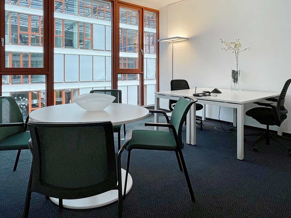 Signature by Regus - Stuttgart, Signature Konigstrasse 26 interior photo 9