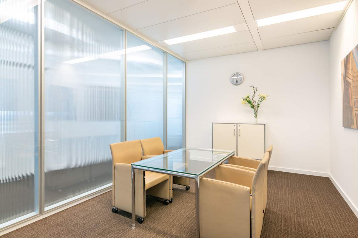 Signature by Regus - Frankfurt, Signature OpernTurm interior photo 5