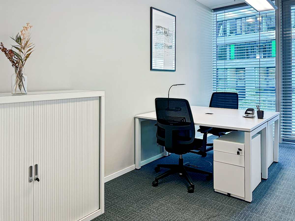 Regus The Squaire Business & Conference centre interior photo 3