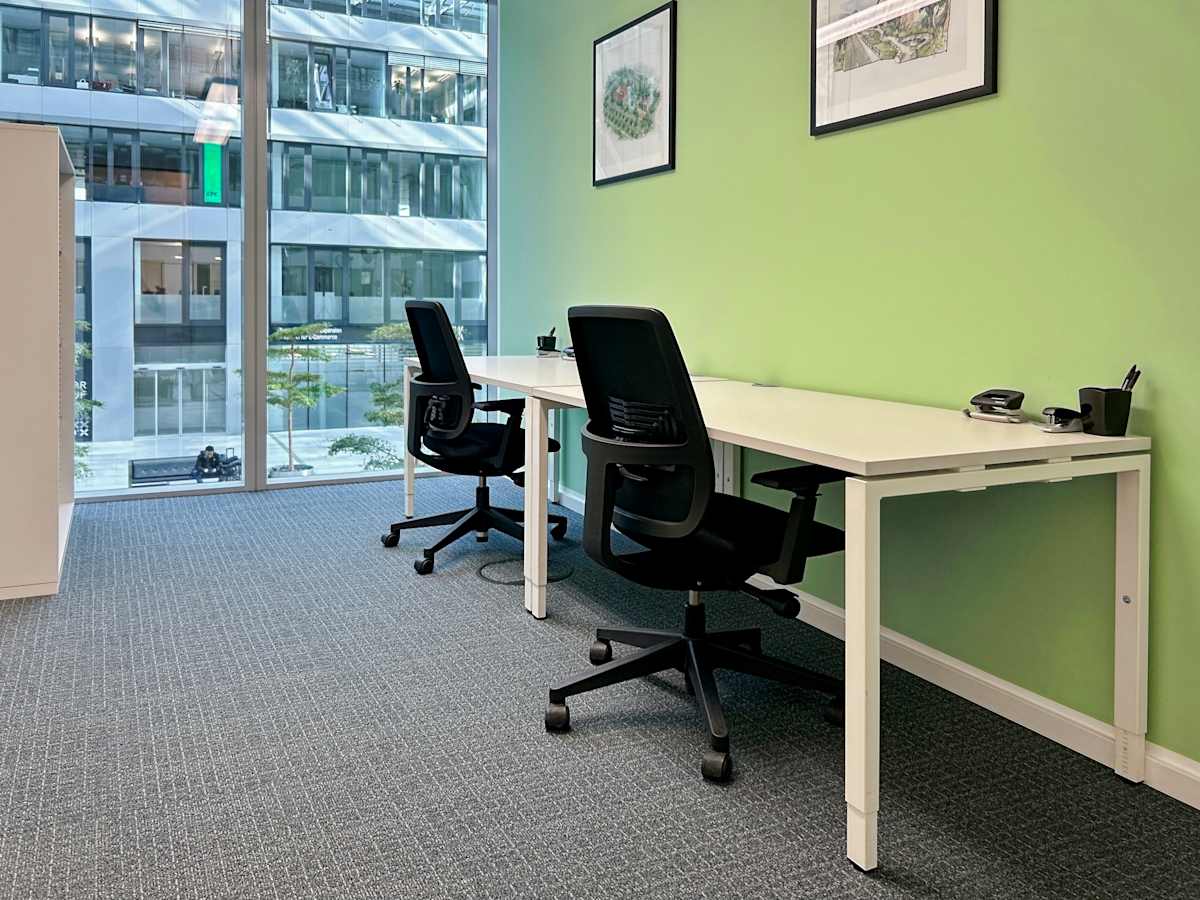 Regus The Squaire Business & Conference centre interior photo 4