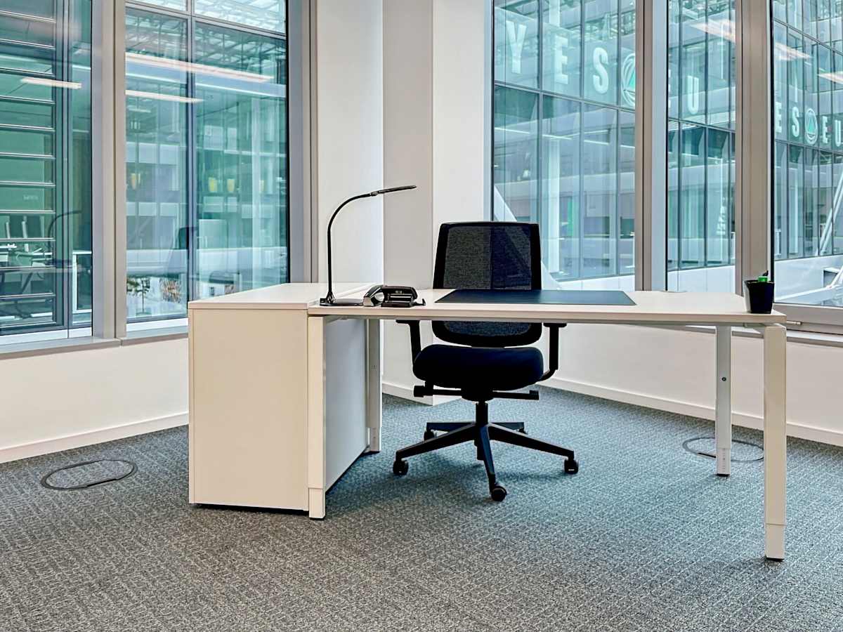 Regus The Squaire Business & Conference centre interior photo 6