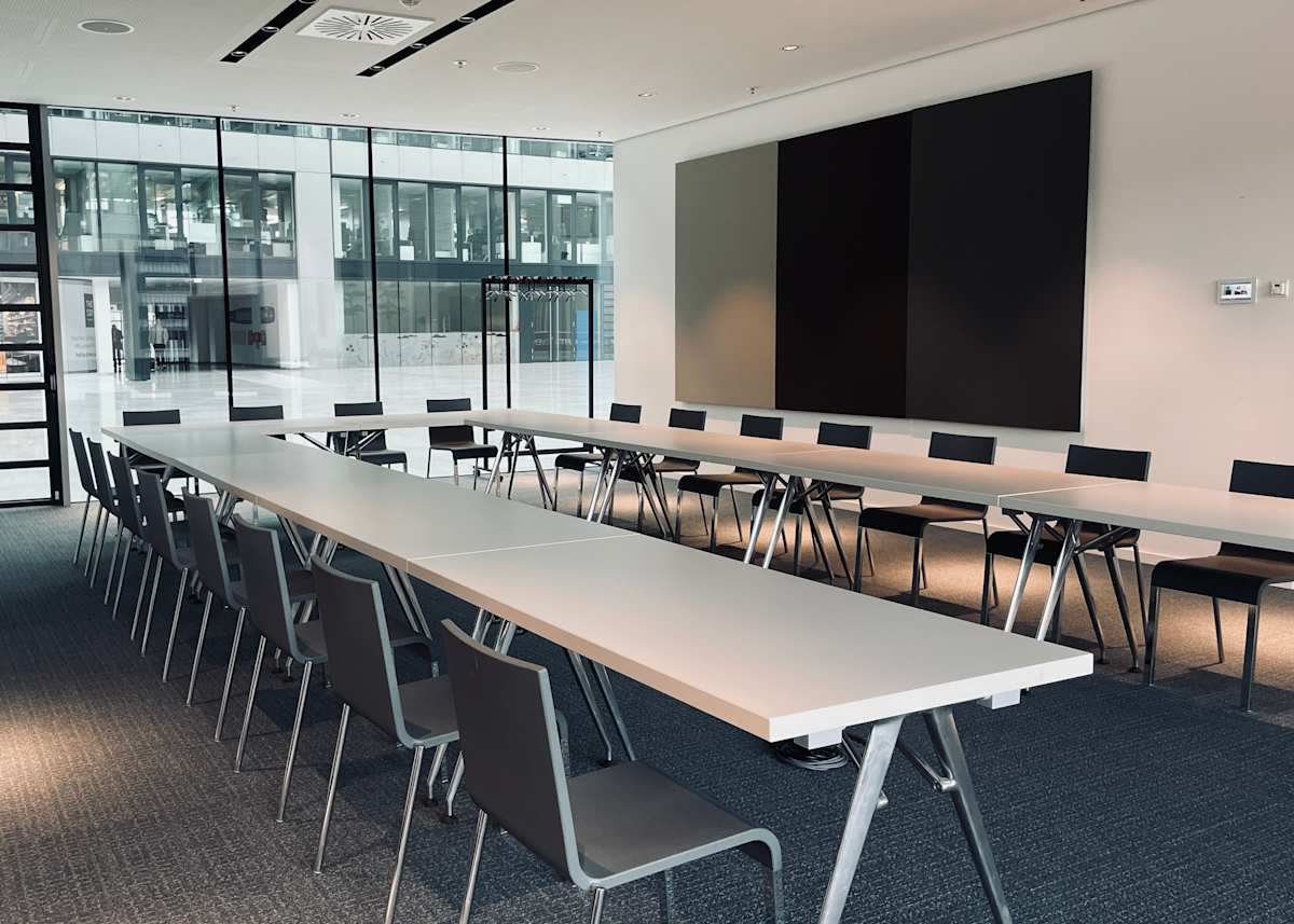 Regus The Squaire Business & Conference centre interior photo 7