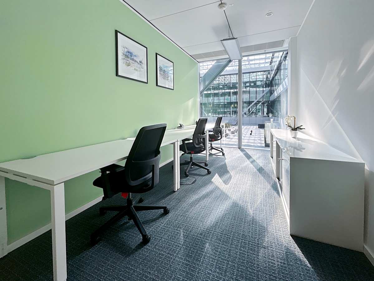 Regus The Squaire Business & Conference centre interior photo 9