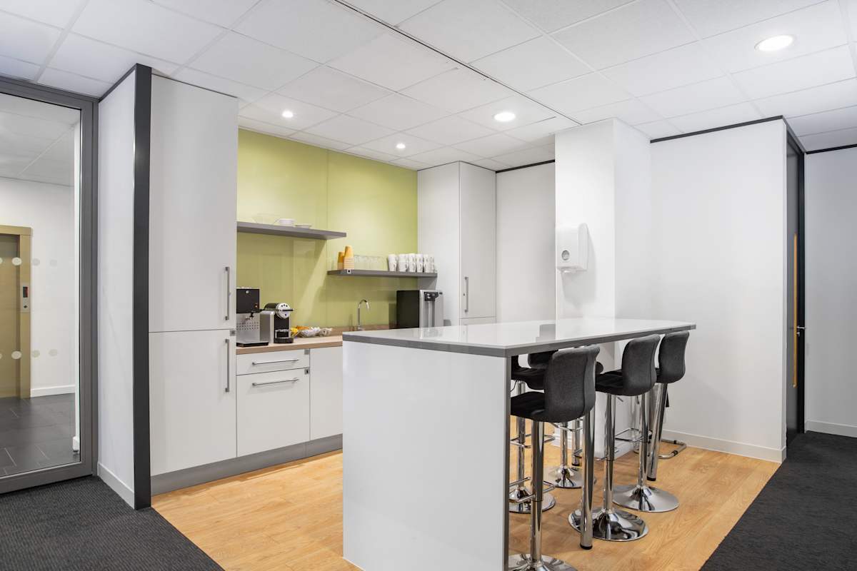 Regus - London, High Street Kensington interior photo 6