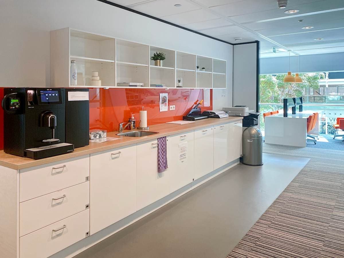 Regus The Base B interior photo 6