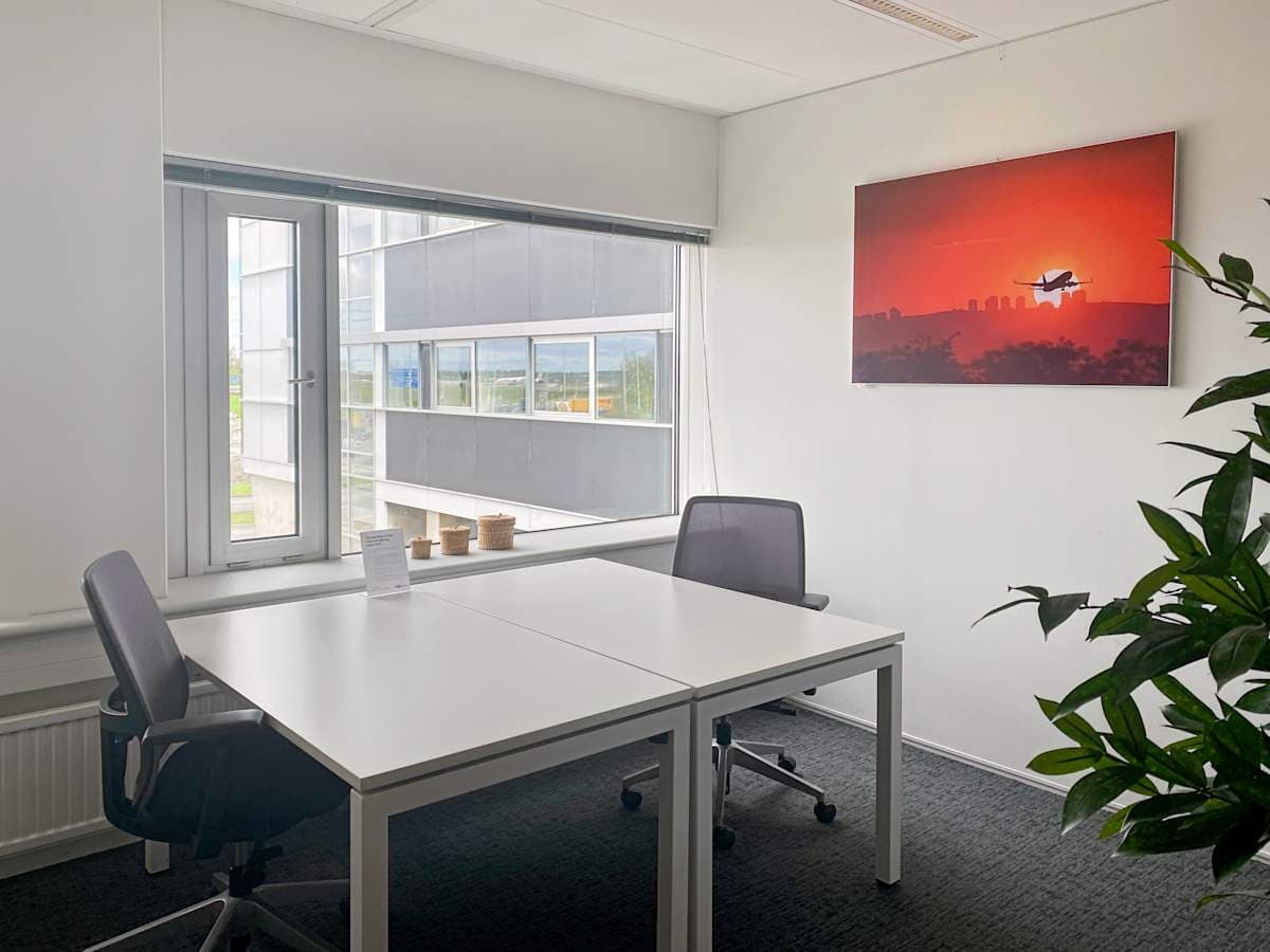 Regus The Base B interior photo 8