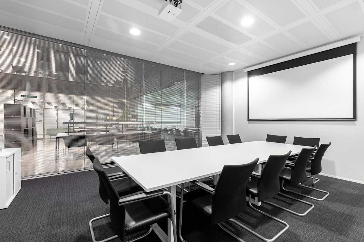 Regus Chiswick Park interior photo 3