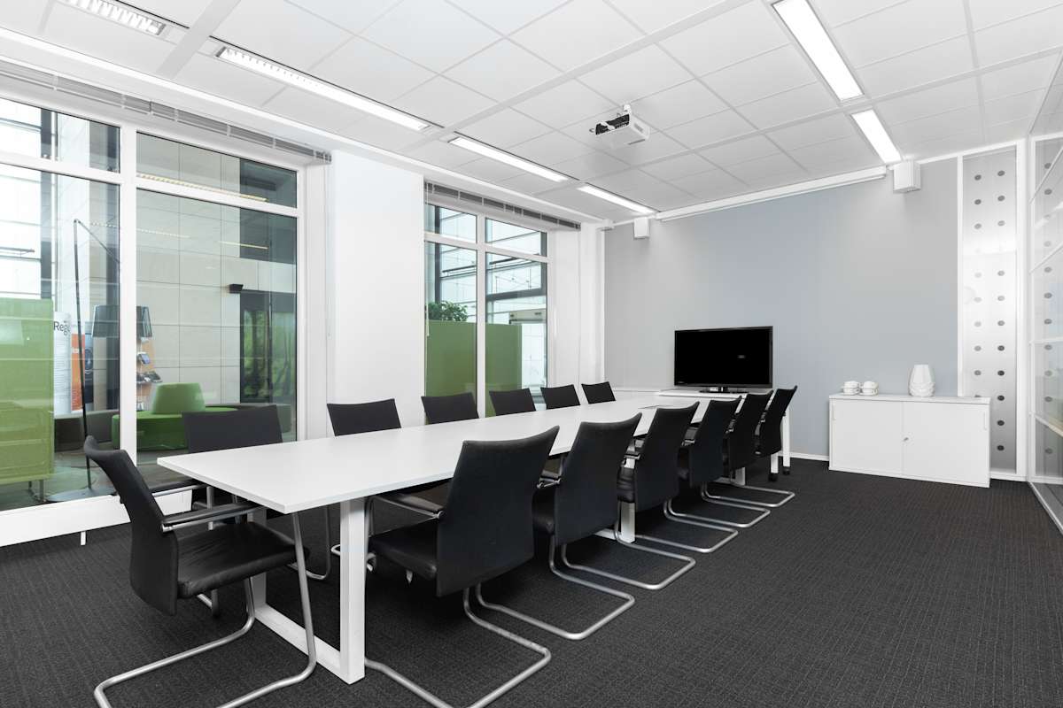 Regus - Schiphol Rijk interior photo 3