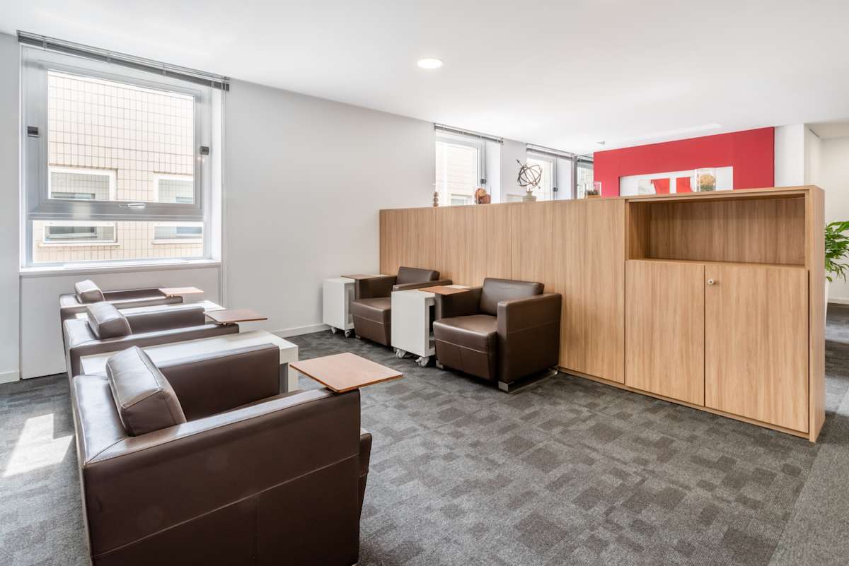 Regus Paseo de la Castellana 18 interior photo 5