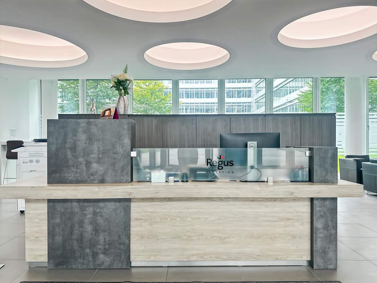 Regus Dusseldorf Peter-Müller-Straße interior photo 2