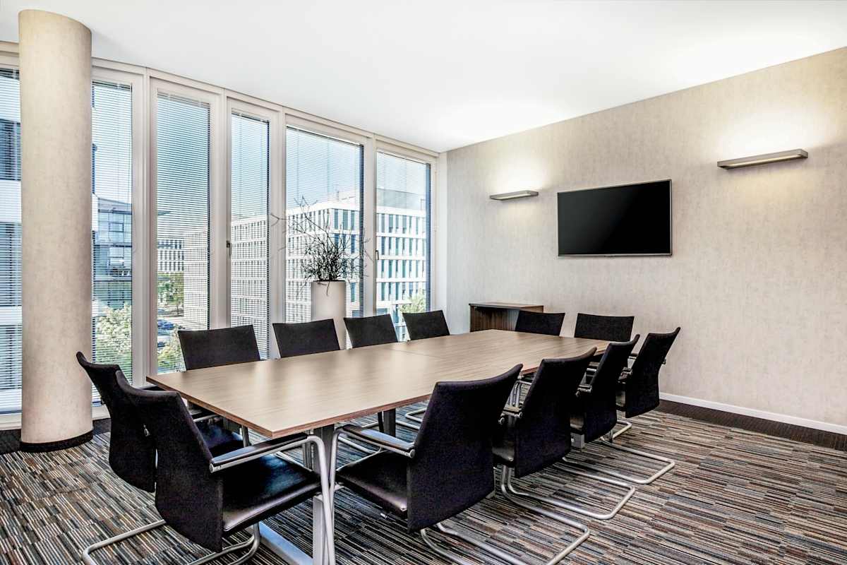 Regus Dusseldorf Peter-Müller-Straße interior photo 3