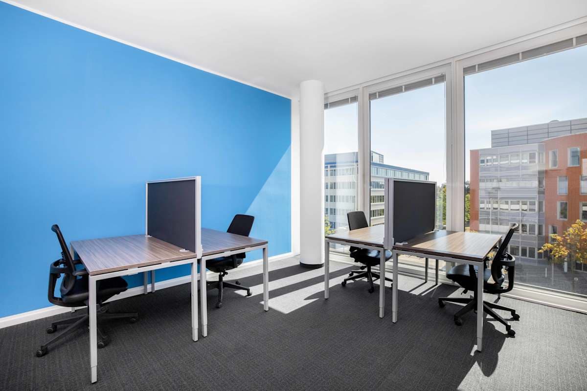 Regus Dusseldorf Peter-Müller-Straße interior photo 4