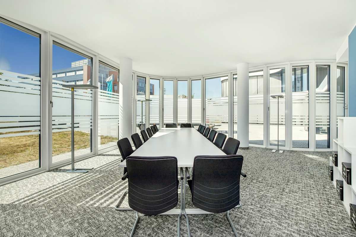 Regus Dusseldorf Peter-Müller-Straße interior photo 5