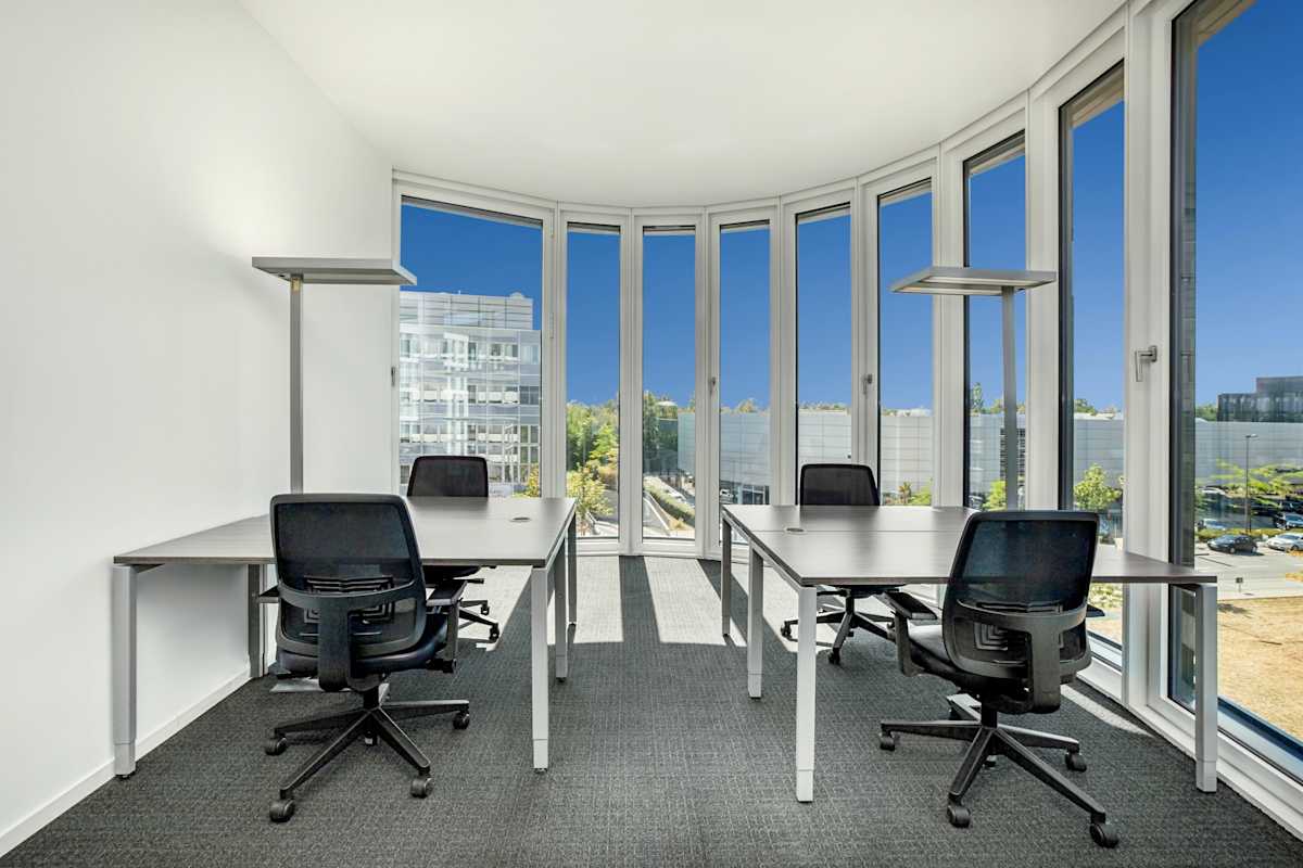 Regus Dusseldorf Peter-Müller-Straße interior photo 7