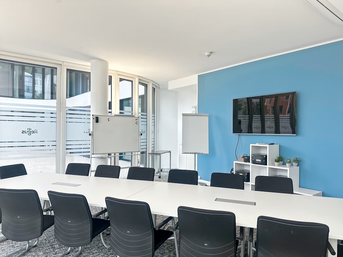 Regus Dusseldorf Peter-Müller-Straße interior photo 8
