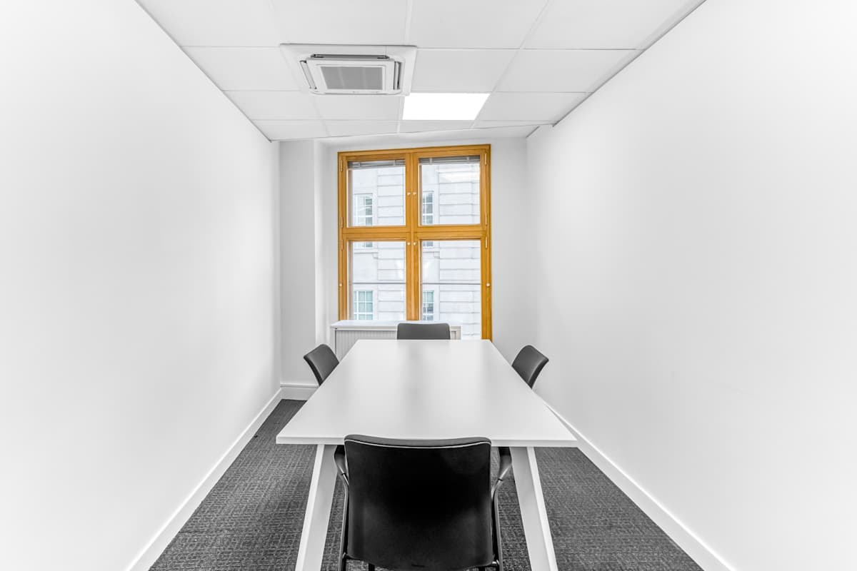 Regus - London, Piccadilly Circus interior photo 9