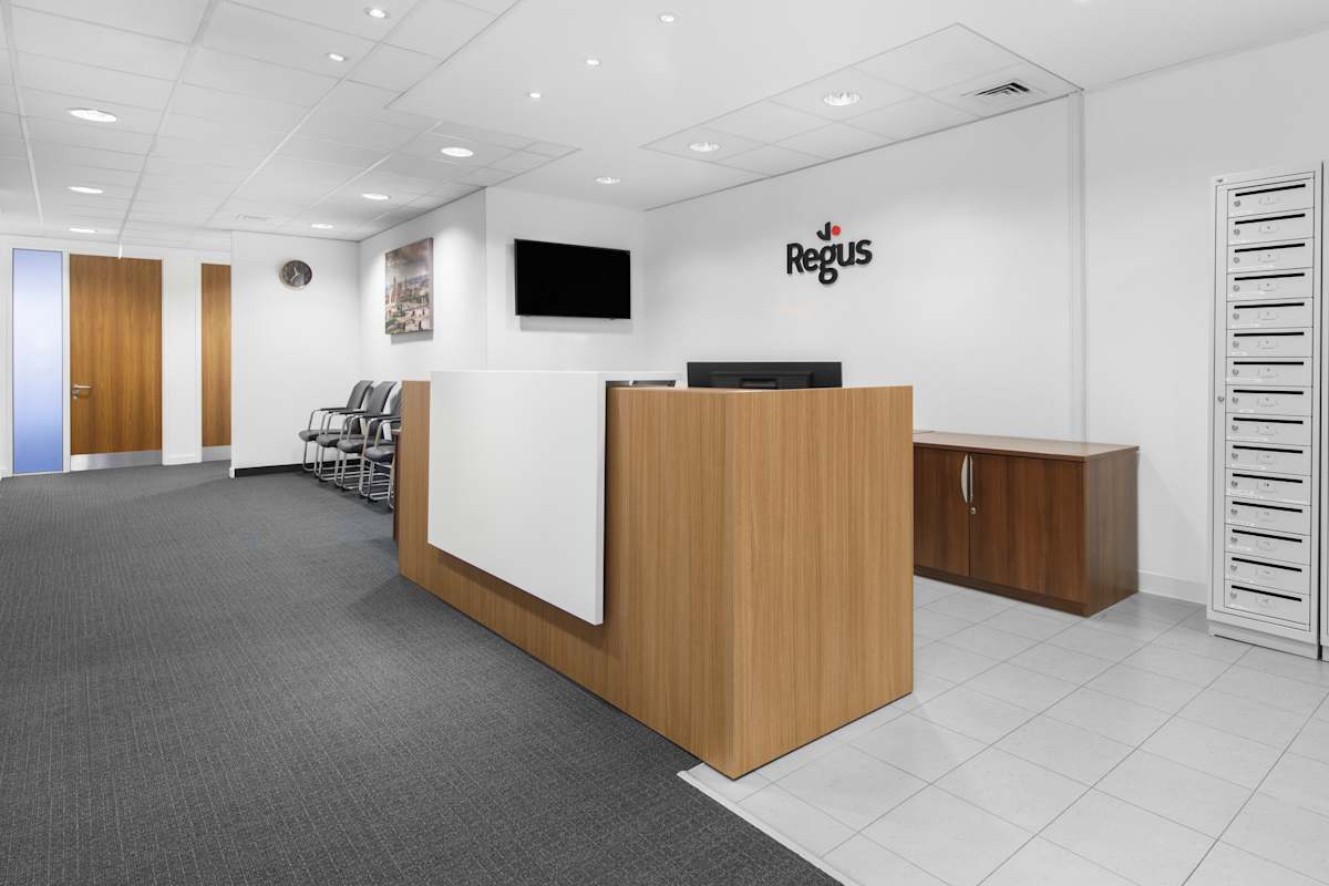 Regus - Harrow, College Road interior photo 2