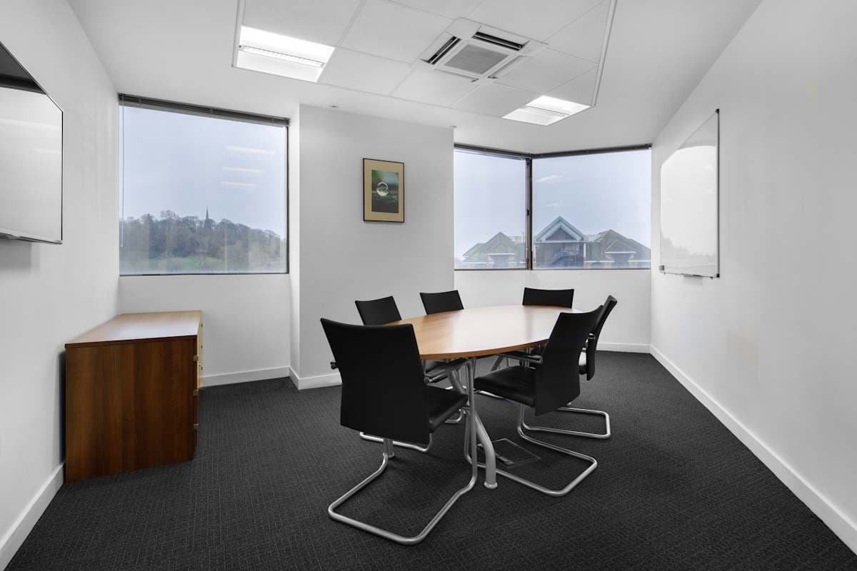 Regus - Harrow, College Road interior photo 3