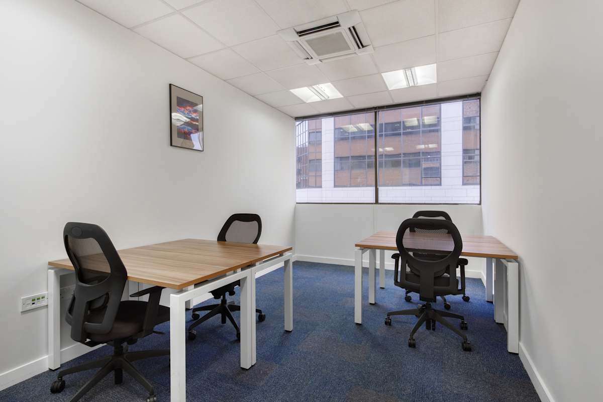 Regus - Harrow, College Road interior photo 4