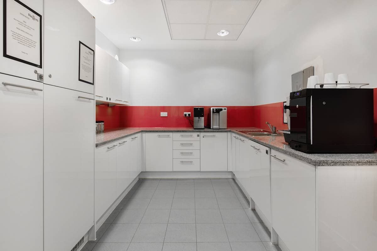 Regus - Harrow, College Road interior photo 6