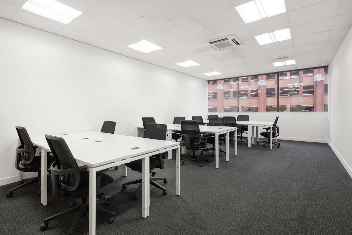 Regus - Harrow, College Road interior photo 7