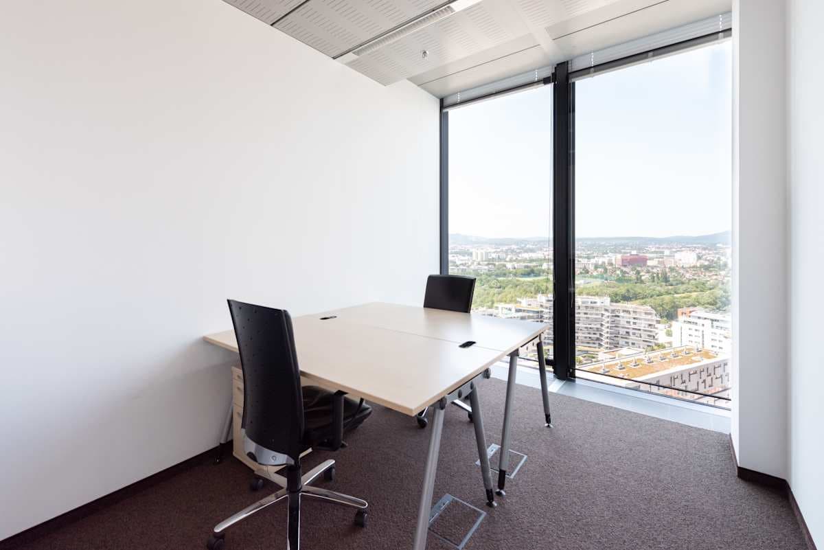 Regus Twin Towers interior photo 4